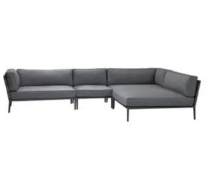 L-formet udendørs sofa med slanke ben, moderne design, passer til terrasser eller haver.